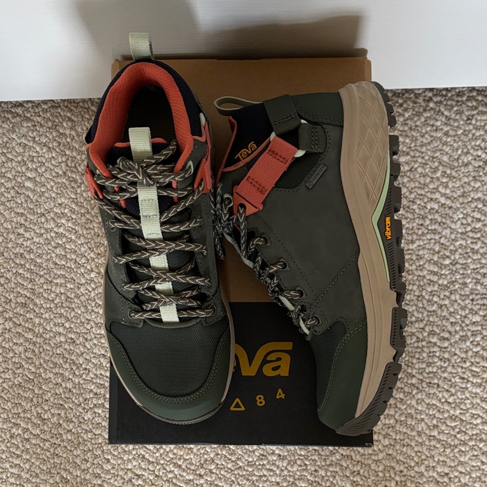 NWT Teva Olive Green and Coral “Grandview” GORE-TEX Hiking Boots Wmns Size 6